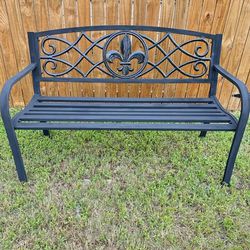 OUTDOOR METAL BENCH IN GREAT CONDITION 