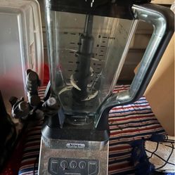 Ninja Professional Blender 1000W BL610: 72 oz. Smoothie & Ice Crusher, 6-Blade Tech, 3 Speeds, Dishw