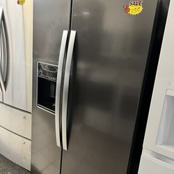 Refrigerator Whirlpool Black Stainless In Goog 
