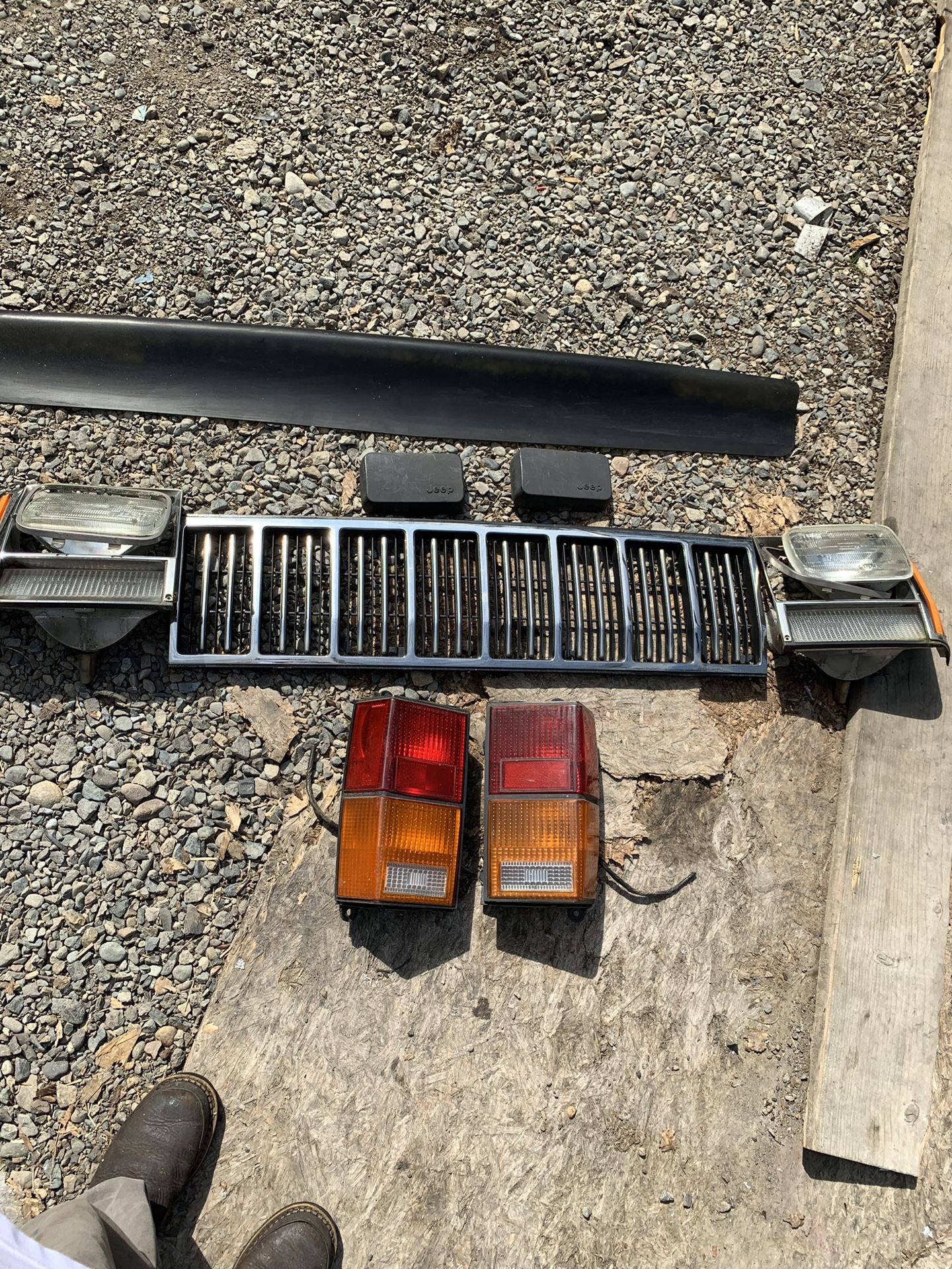 Jeep Cherokee 1990 front parts and back parts