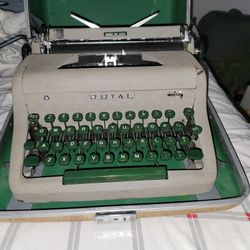Royal Typewriter Quiet Deluxe