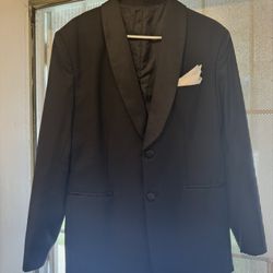 Man black tuxedo coat / used 1 time like new In excellent condition/ color: black /