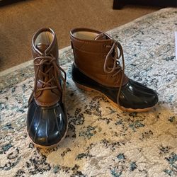 Kids JBU Duck boots, Size 3M