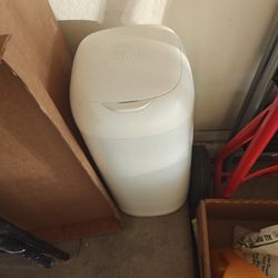 Used Diaper Genie & 2 Refills
