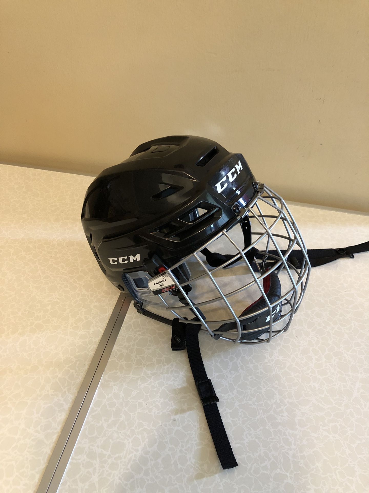 CCM RES 100 Ice Hockey Helmet Sz M Black Youth