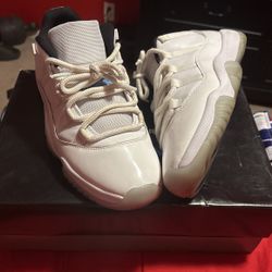 UNC Jordan 11s Size 9