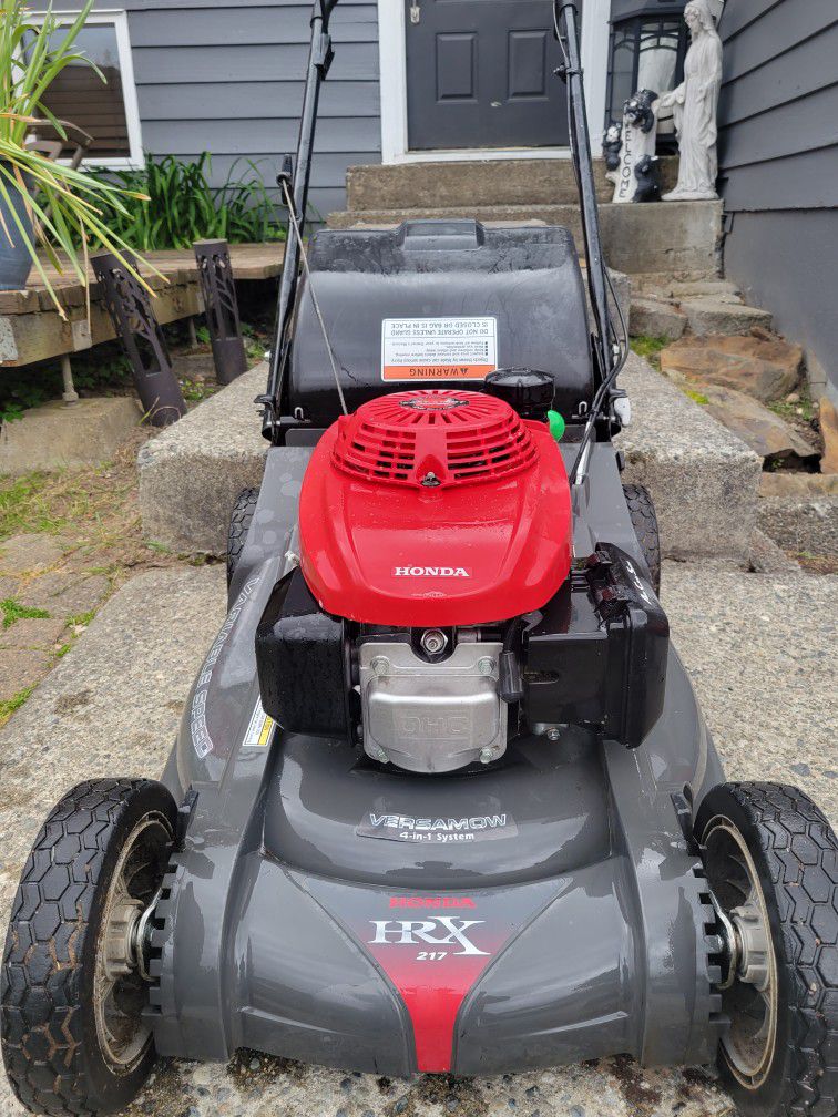 HONDA HRX217  Self Propelled Lawn Mower