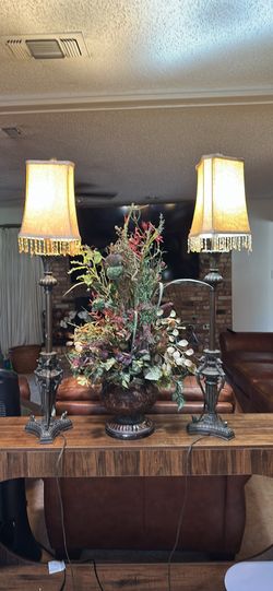 Elegant lamp and floral Set