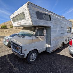 Old Beat Up Rv For Parts Or Scrap 