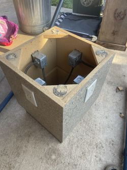 Mesita Con 4 Enchufes De Luz.  