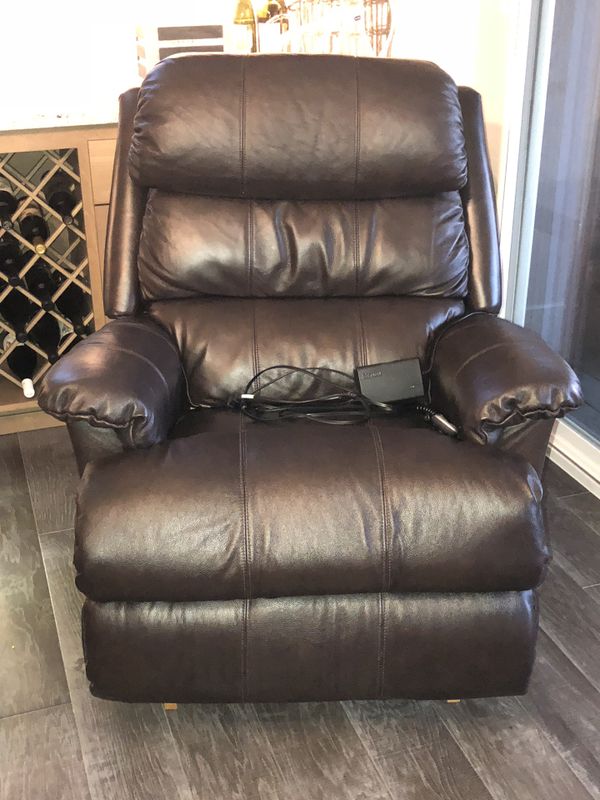 Lay Z Boy recliner, remote controlled for Sale in Enumclaw, WA OfferUp