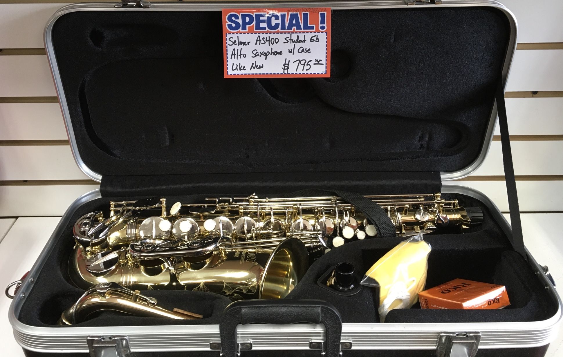 Selmer AS400 Student Eb Alto Saxophone W/ Case Like New