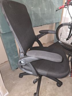 Black Mesh Office Chair with Armrests