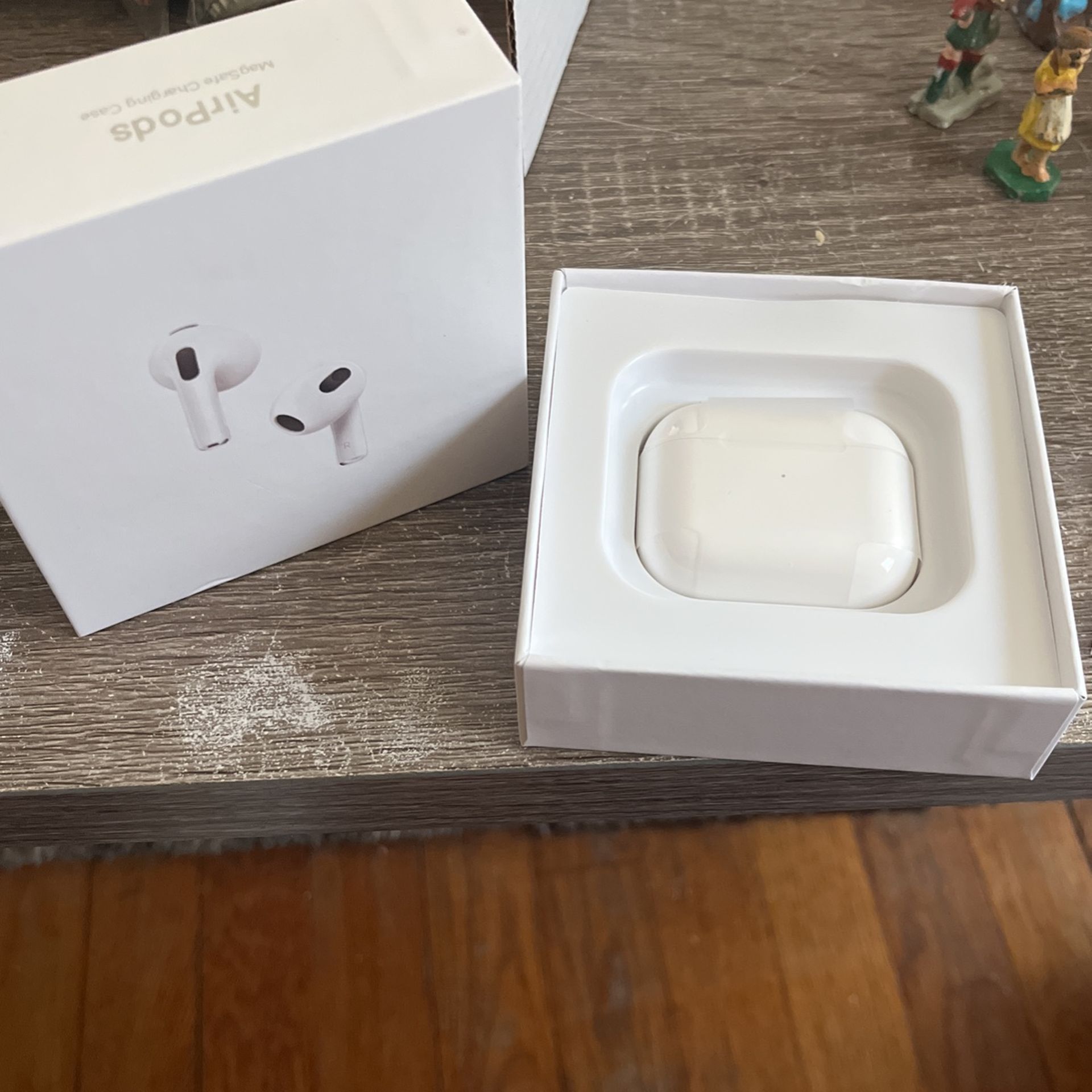 Apple 3rd Generation With Lighting Charging Case And Cable