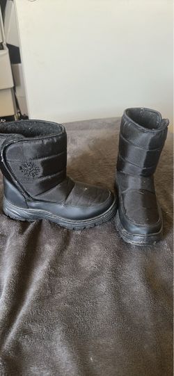 Snow boots