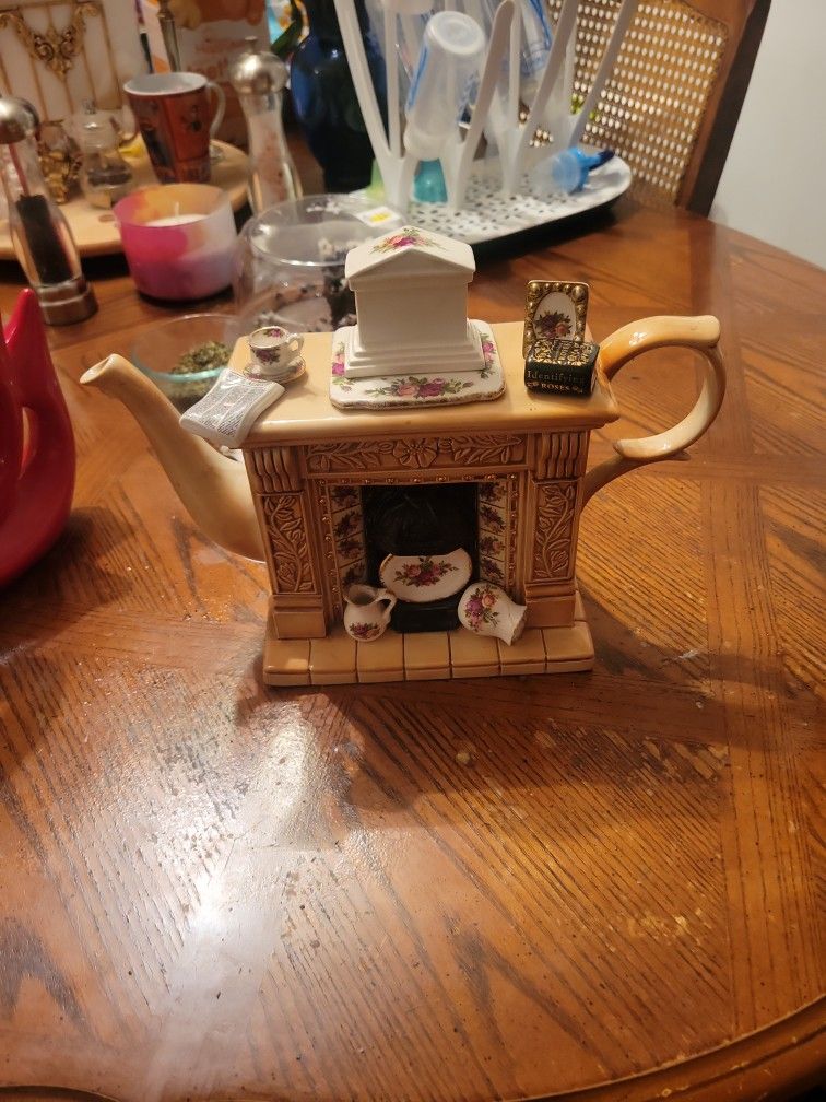 Royal Albert Tea Pot Classic Fireplace