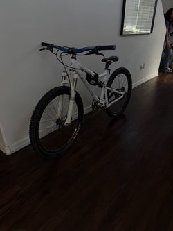Santa Cruz Full Suspension Mountain Bike