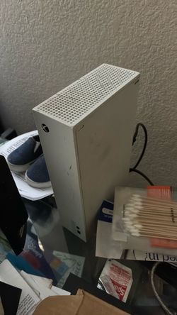 Xbox Console Series S White with 1TB USB-C Connection & Wi-Fi 5