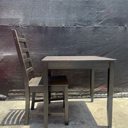 Chair & Table 