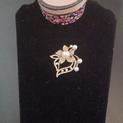 Flower Market PearlesqueBrooch  New In The Box 