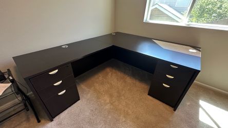 L Shaped Executive Desk 71” and locking file cabinets