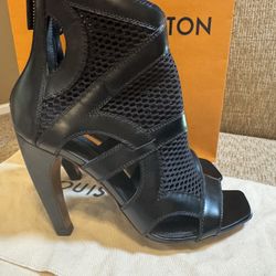 ❤️ Authentic LV Louis Vuitton leather and mesh heels size 37.5 ❤️