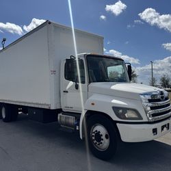 Hino  26 box truck