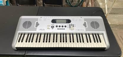 61-Key Emedia Keyboard in Great Condition - Perfect for Beginners!