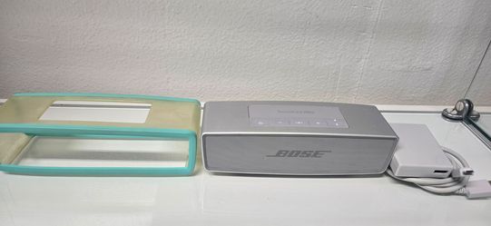 Bose SoundLink Mini II Bluetooth Speaker System - Silver & Carry Case Bag ( Like New )