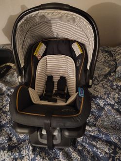 Graco snugride 35 lite Dlx infant car seat