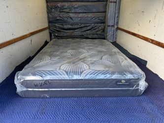 Serta perfectsleeper Queen Mattress - LIKE NEW! Delivery Available
