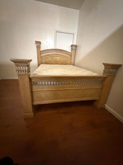 Queen bed— cama de 2 plazas
