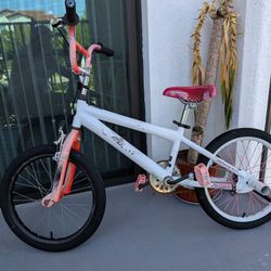Avico Small white and pink 18 in. bike