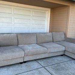 Comfy Sectional Couch/Sofa | FREE DELIVERY