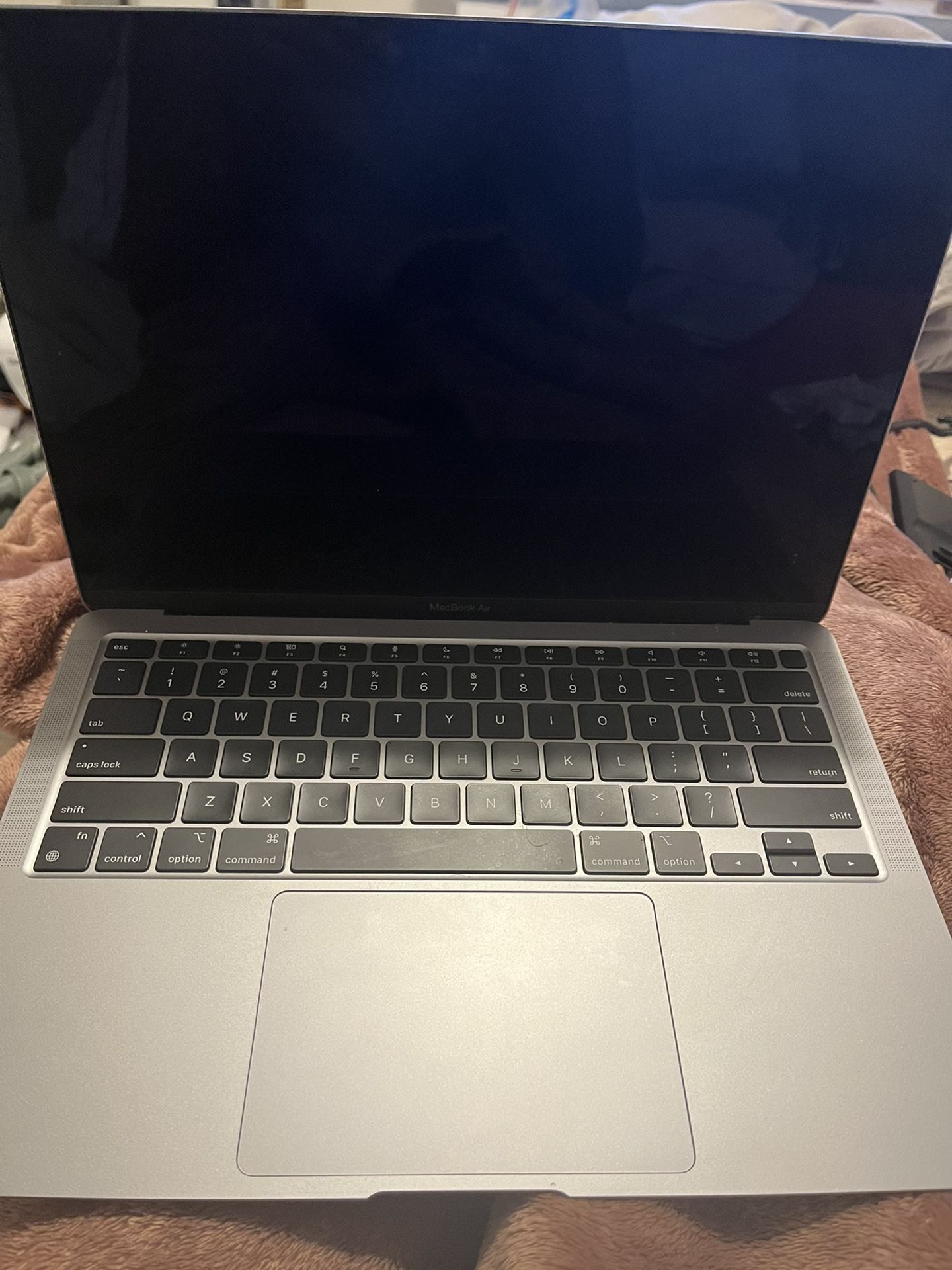 MacBook Air with Apple M1 chip 13 inch 8gb RAM 256gb SSD 