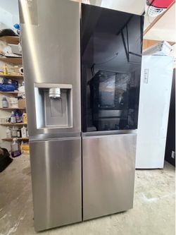 27 cu. ft. Side-By-Side Refrigerator with Instaview Glass, Craft Ice, and Recessed Handles in PrintProof Stainless Steel