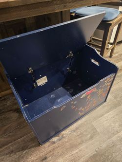 Kids craft toy chest