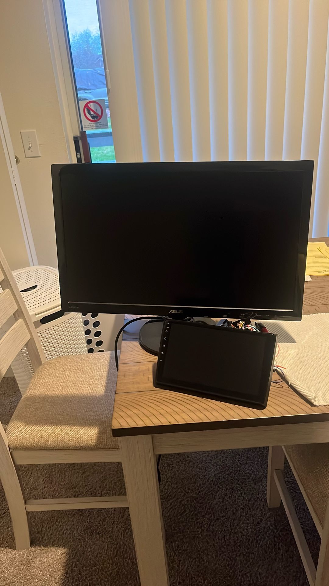 Gaming Monitor And Car Screen