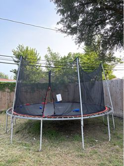 Trampoline with safety net