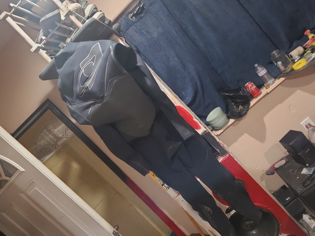 Brand New O'Neill 3/2 Full Wet Suit