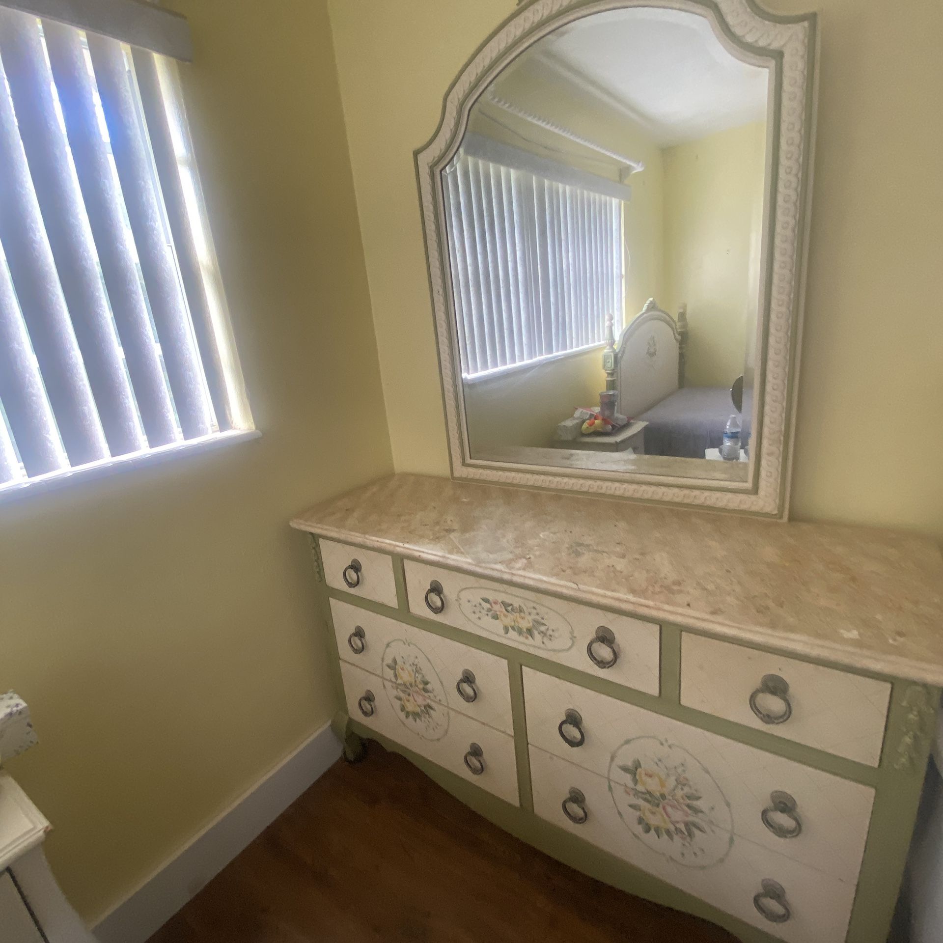 Bedroom Furniture set