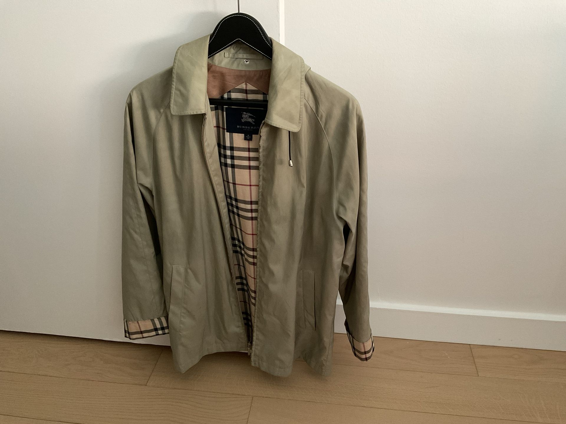 Burberry Women’s Raincoat 