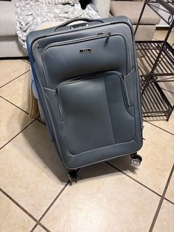 Suitcase / luggage (1 wheels broken)