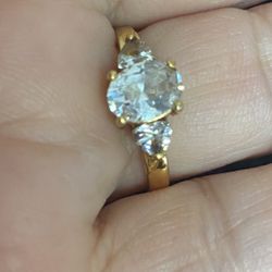 Size 8 Gold Tone Cocktail Ring 