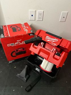 Milwaukee M12 FUEL 12-Volt Lithium-lon Cordless 1.6 Gal. Wet/Dry Vacuum (Vacuum-Only)