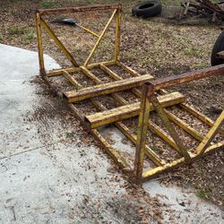 Fork lift loading rack