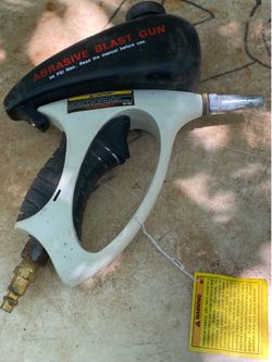 Central Pneumatic 9oz  Blast Gun 90psi Removes Paint & Rust #93221 (READ DESC)