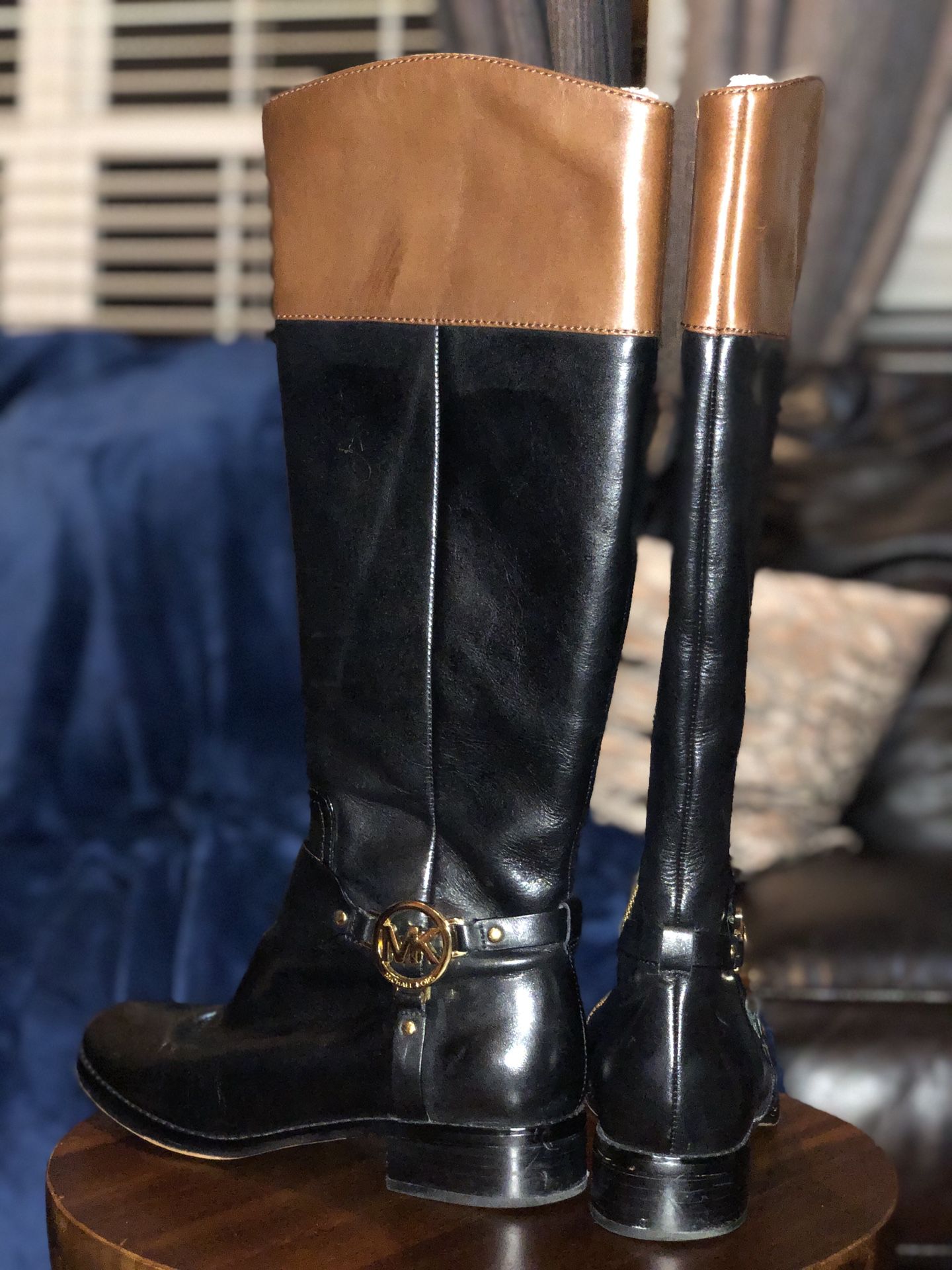 Micheal Kors leather boots small heel