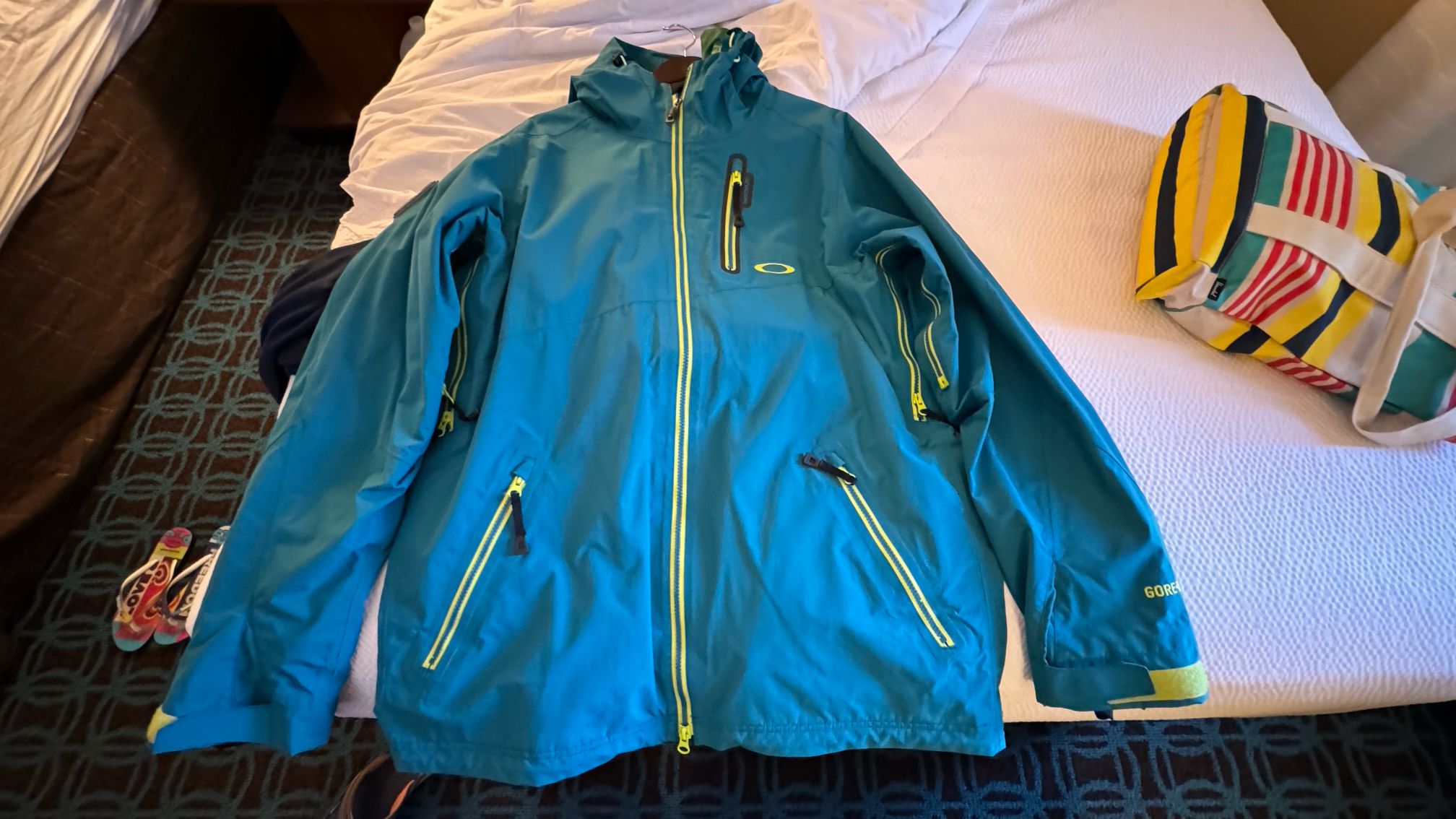 Oakley GoreTex Ski/Snowboard Jacket Size L