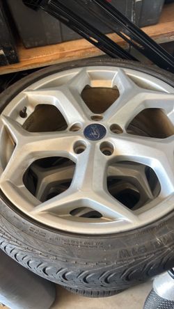 Ford Alloy Wheel with Michelin Tire